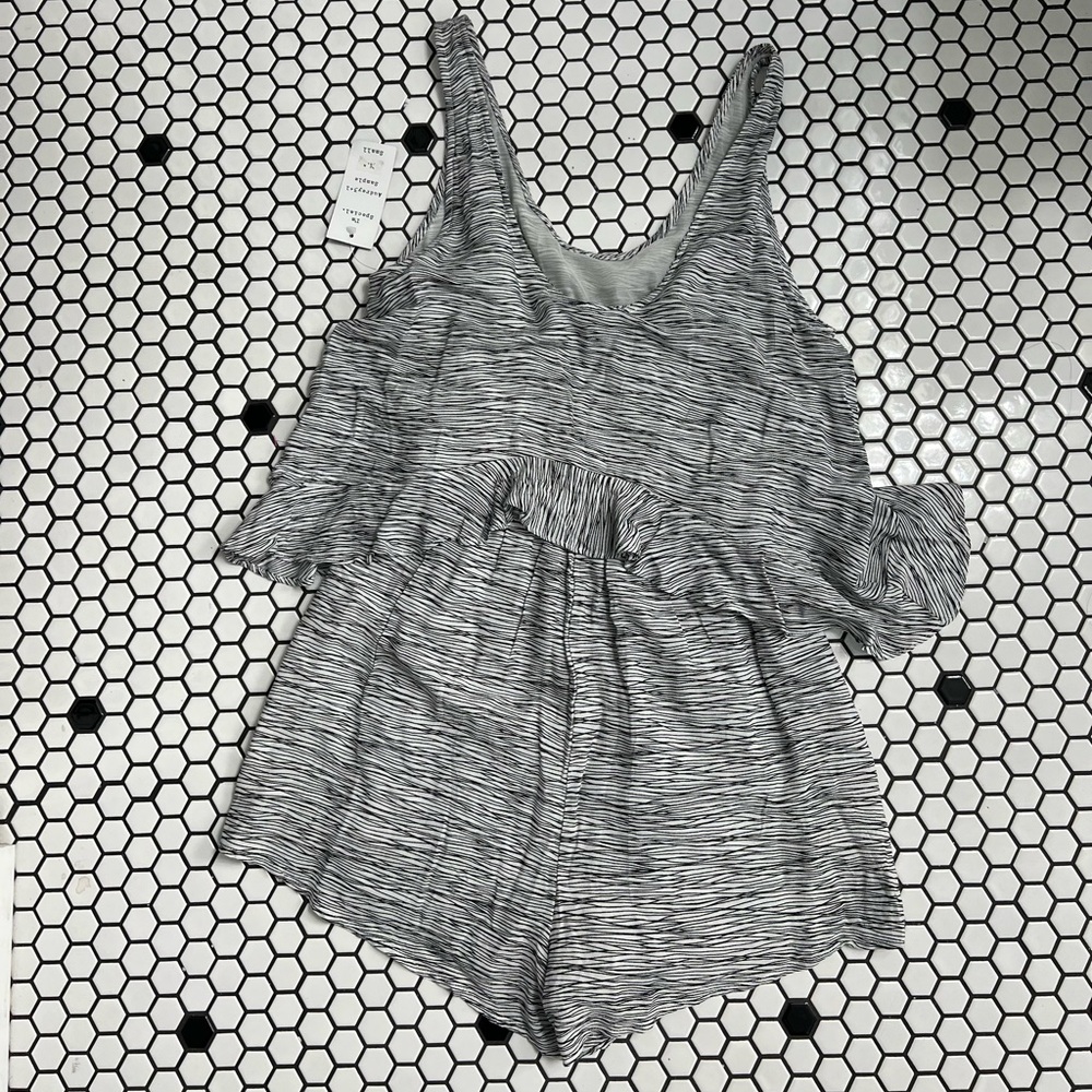 Nwt Audrey 3+1 shorts romper size small